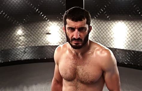 To właśnie stan zdrowia był główną przyczyną. Sierpem #47 - Mamed Khalidov, artysta przestrzeni, mag ...