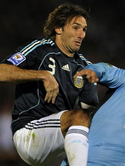 The latest tweets from @argentina Rolando Schiavi. Selección Argentina | Fútbol, Argentina