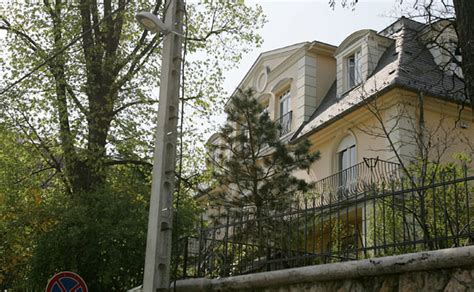 Tűz ütött ki gyurcsány ferenc házának földszinti szaunájában vasárnap kora este. Az Apró-Gyurcsány-villa titkai