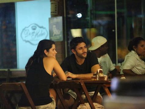 Casamento é uma instituição falida. EGO - Samara Felippo curte a noite carioca com o namorado ...