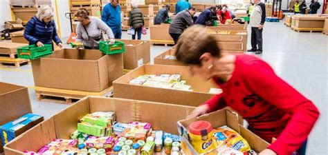 El banco de alimentos favorece a cientos de personas que por circunstancias de la vida están pasando un mal momento. El Banco de Alimentos de Álava extiende a una semana su campaña, del 16 al 21, y pide más ...