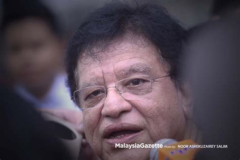 After years of precipitation, it has formed three. UMNO nafi beri geran atau dana kepada usahawan