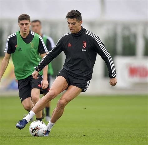 In the info box, you can filter by period, club, type of league and competition. Messi vs Ronaldo ? Lequel préfères tu ? 🎥 Regarde cette ...