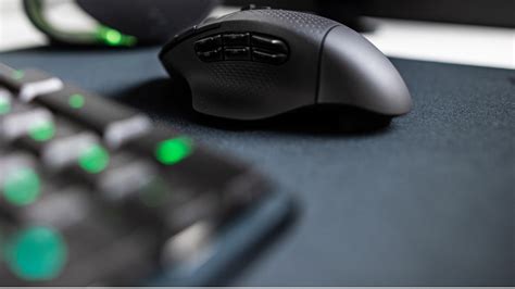 The logitech g604 lies very comfortably in the hand. Driver G604 / The scroll wheel on is fantastic. - Picbays