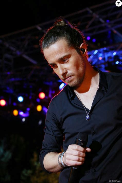 L'artiste de 38 ans a ouvert le bal avec une interprétation du titre nous, sorti en octobre 2020. Julien Doré | Julien doré, Chanteur, Actrice française