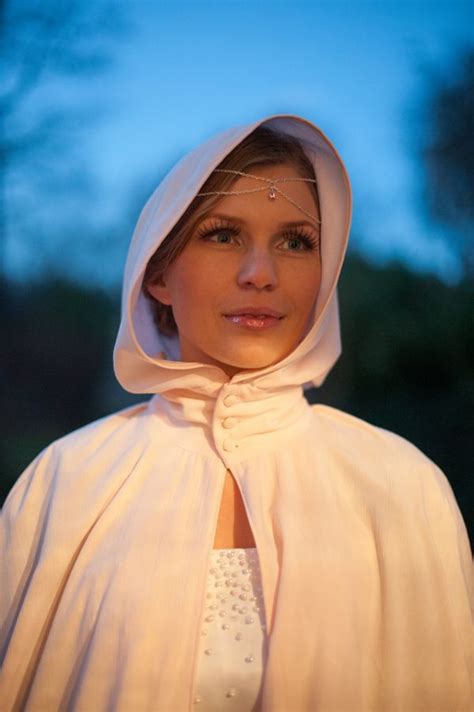 Drei haselnüsse für aschenbrödel, kleider aus dem film, ballkleid von aschenbrödel, brautkleid. Umhang Drei Haselnüsse für Aschenbrödel | Ball gown ...