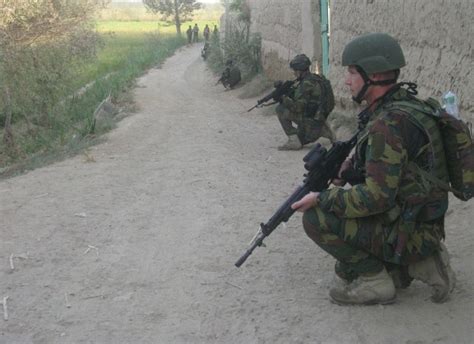 De belgische militair die in afghanistan slachtoffer werd van een hersenvliesontsteking, is donderdagavond overleden. Belgische militair die letsel opliep in Afghanistan ...