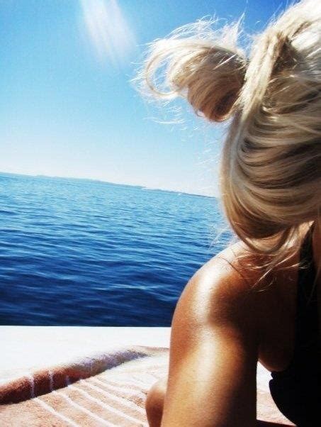 With beach waves, it's all about coolness and ease. Beach Bun Hair Styles - KiteSista