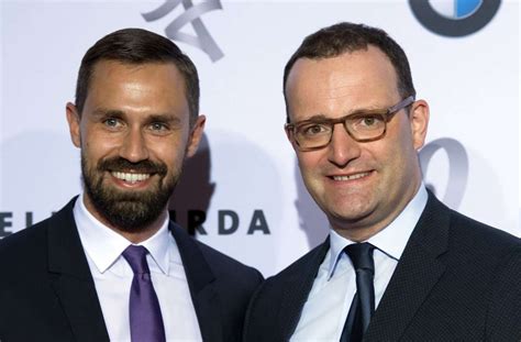 Zum konservativsein, zu merkels sms, zu schäubles blick und zum kopftuch. Daniel Funke infiziert: Auch Jens Spahns Ehemann positiv ...