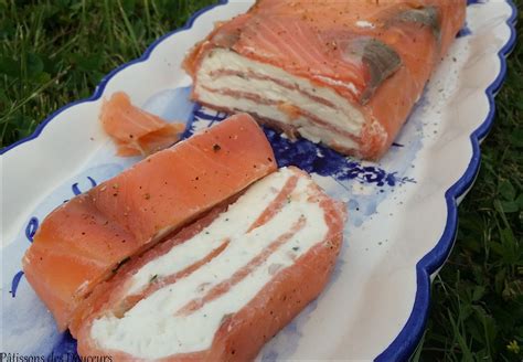 15 grandes feuilles d'épinards blanchies lorsque je fais une terrine de poisson, pour changer de l'inévitable mayonnaise, je mixe un avocat mûr avec de la crème liquide et du jus de citron. Une Terrine De Saumon Fume Au Fromage Frais Patissons Des ...