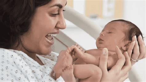 عند رؤية الشخص نفسه أنه يستحم في منامه أو يغتسل ويرتدي ثياب جديدة. ولادة طبيعية في الماء , اولدي بكل سهوله ويسر - نايس