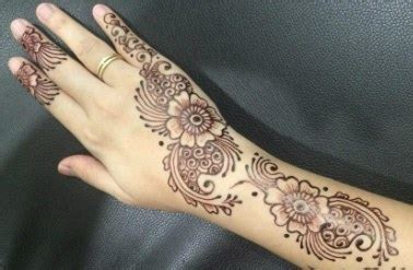 Lihat 30 inspirasi corak henna tangan simple yang pasti dapat memukau sesiapa yang melihatnya. Henna untuk Anak Kecil yang Aman dengan 13 Motif Simpel