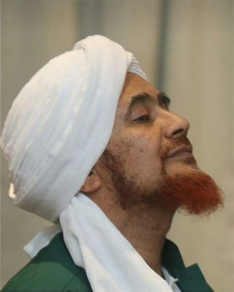 Jun 24, 2021 · habib rizieq shihab (hrs) menyapa massa yang menjemputnya di terminal 3 bandara soekarno hatta, tangerang, banten, selasa (10/11/2020). Habib Umar Bin Hafidz | Gambar tokoh, Gambar, Agama