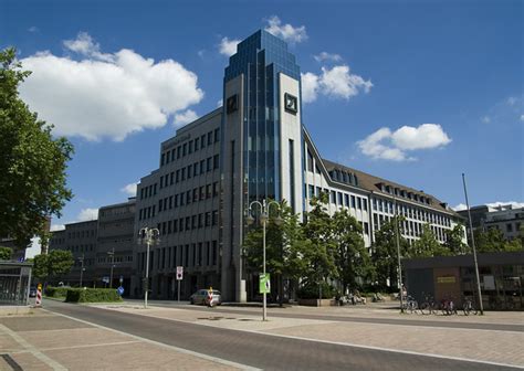 Sie suchen eine bank in bochum? Building of the Deutsche Bank in Bochum | construction ...