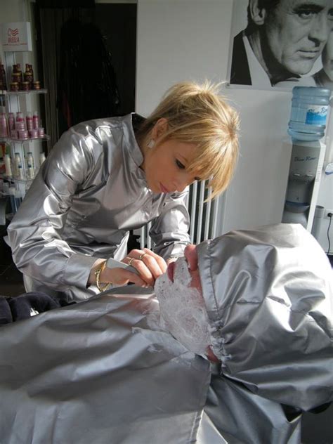 Pin von haircut auf Capes | Berufsbekleidung, Modeln, Friseur