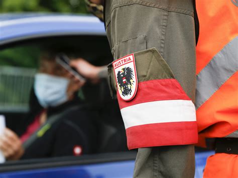 Auf der a3 bei passau staut sich seither immer wieder der verkehr in richtung österreichische grenze. Bundesheer verstärkt Kontrollen an den Grenzen ...