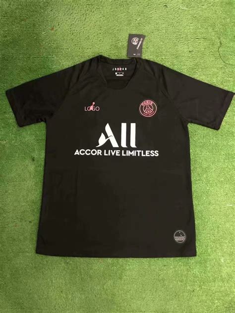 Büyük üzüntü yaşayan taraftarlar soluğu camp nou'da aldı. 2019/20 men fanversion psg Jordan balck soccer/football shirt