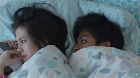 Mereka berpacaran melebihi batas, menyebabkan dara hamil. Dua Garis Biru (2019) Tagalog Sub Full Movie Online | Get ...