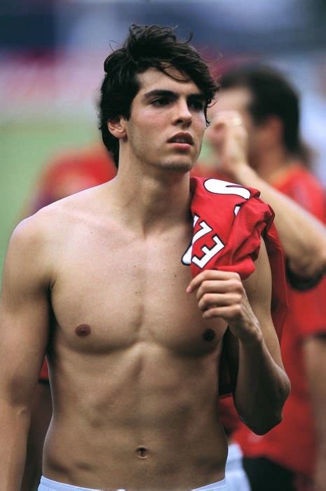 For the brazilian footballer born in 1981, see kaká (footballer, born 1981). "Thiên thần" Kaka khoe body 6 múi sau lớp áo mỏng khiến ...