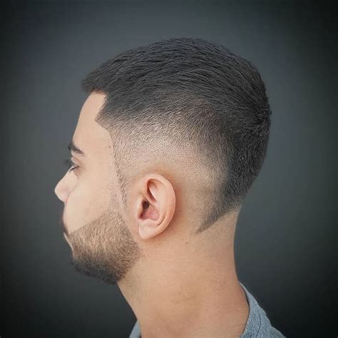 With few defined features, men with a round face shape can use our guide to identify the best hairstyles, beards and more. Best Slope Haircut Men's Raund Face Shep / 40 Best ...