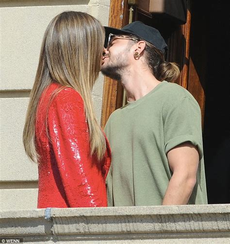 Tom is 1/2 of the identical twin brothers who run the german band tokio hotel and is often overshadowed by his brother bill who is, as heid's pal tim gunn used to say, a lot. Heidi Klum confirms romance with Tokio Hotel guitarist Tom ...