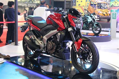 Onroad and gst price, specs, exact mileage, features, colours, pictures, user reviews and all details of bajaj pulsar 400 cs motorcycle. Новые мотоциклы Bajaj Pulsar CS400/SS400 2014 ...