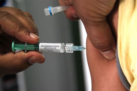 Em relação à terceira dose, ainda não temos estudos para sustentar essa possibilidade. _terceira_dose_da_vacina_hpv_0 - Nossa Vitória de Santo Antão