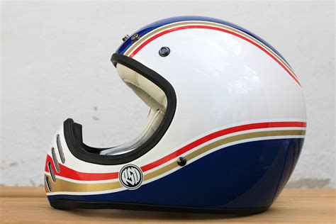 Bell moto 3 original styling. Gear Review - Bell Moto 3 Malibu - Return of the Cafe Racers
