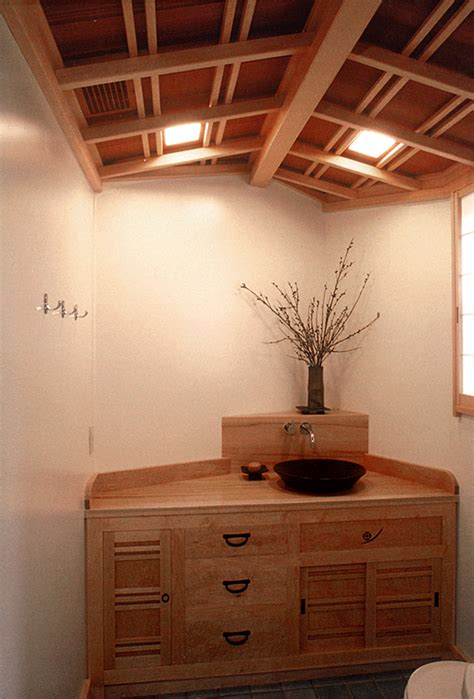 Toilets can also be constructed on south side. Japanese-style bathing room, wooden soaking tub (ofuro)