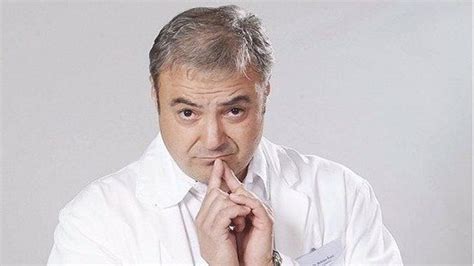 Její biologický otec je tunisan, původně se jmenovala neila najat, až od třetí třídy, kdy se její maminka znovu vdala, se z ní stala nela boudová. Martin Zounar - eXtra.cz