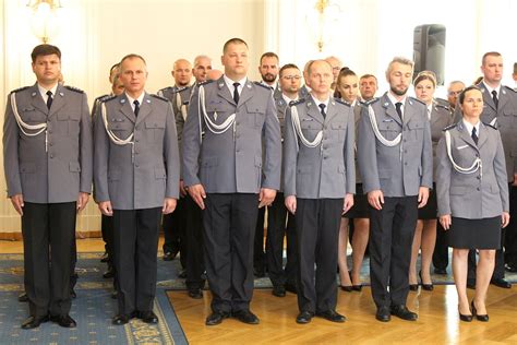 Uroczystość wręczenia awansów odbyła się . Święto policji w Legnicy (FOTO) - RegionFAN.pl | RegionFAN.pl