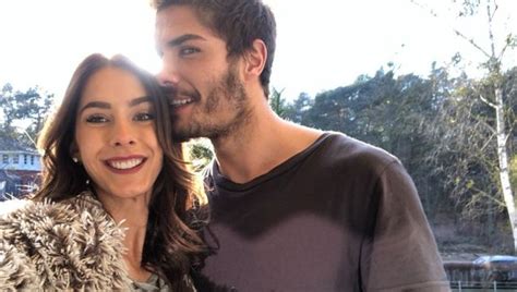 Survivor 2020'nin sevilen isimlerinden barış murat yağcı ile nisa bölükbaşı, sosyal medyada bugün. Barış Murat Yağcı ile Alman sevgilisi Brenda Pate'dan ...