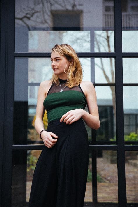 Ze begon bij bnn university en is nu een van de vaste gezichten van club hub, yung dwdd en spuiten en slikken. United Wardrobe - Emma Wortelboer verkoopt haar kleding ...