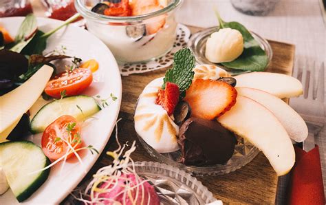 Von johannisbeer baiser bis orangenkuchen. Frühstück, Kuchen, Zimtschnecken - im Zuckerstück wird ...