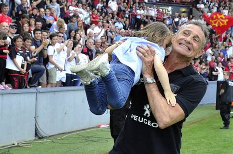 Ailier international, ses talents de finisseur sont reconnus par tous les observateurs. Rugby : Guy Novès, le rugby français peut déjà lui dire ...