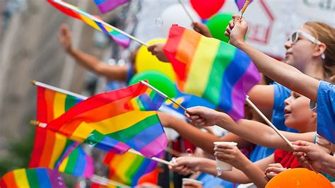 In some parts of north america, lgbt crosswalks and intersections are treated almost as sacred symbols. La mejores fiestas del Orgullo Gay del mundo