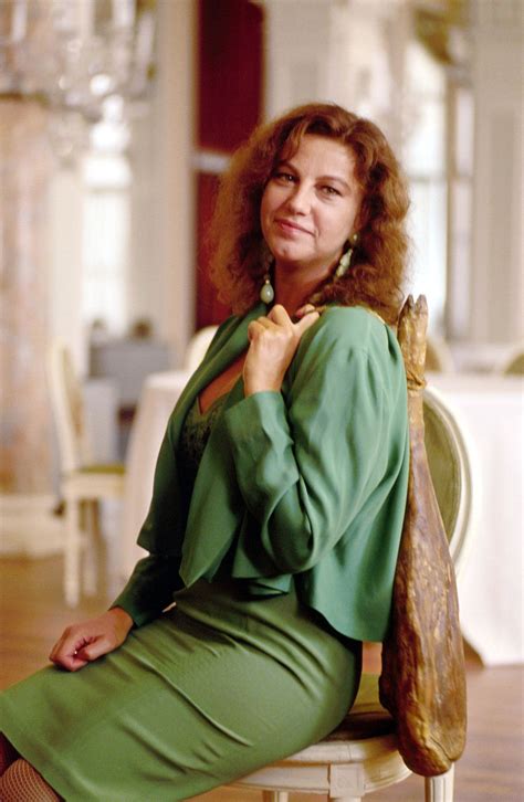 Stefania sandrelli is one of the most beautiful italian actress, famous for her many roles in the commedia all'italiana, during period of 1960s. Stefania Sandrelli en 2020