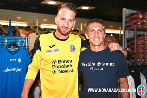 Albinoleffe alessandria arezzo avellino bari bisceglie calcio padova carpi carrarese casertana catania catanzaro via dante graziosi, 1, granozzo con monticello 28100 novara. Maglie Novara 2016-2017, una collezione all'insegna della ...