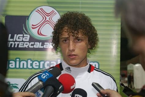After starting out at vitoria, david luiz moved to benfica, remaining with the club for five seasons (three complete). SHOW DE BOLA - Na velocidade do seu pensamento: David Luiz ...