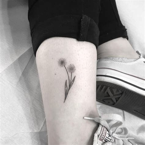 Nel tattoo può assumere questi ed altri significati e rimane comunque un simbolo dalla forma piacevole ed esemplare del filone celtico. Pin di TatuaggiPiercing.it su Tatuaggi fiori & piante ...