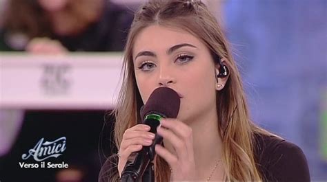 Emma muscat all'audizione di amici casting ha presentato calore, brano della sua omonima più emma, la storia prima di amici. Amici Emma Muscat: età, vita privata, news e amori della ...