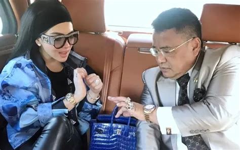 Yuk, mari kita lihat dulu transformasi penampilannya dari masa ke masa! Kecewa Tak Diundang Syahrini Menikah, Hotman Paris Merasa ...