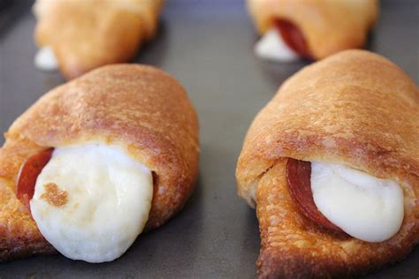 Scopri ricette, idee per la casa, consigli di stile e altre idee da provare. 20-Minute Pepperoni Cheese Stick Roll-Ups | Food, Food ...