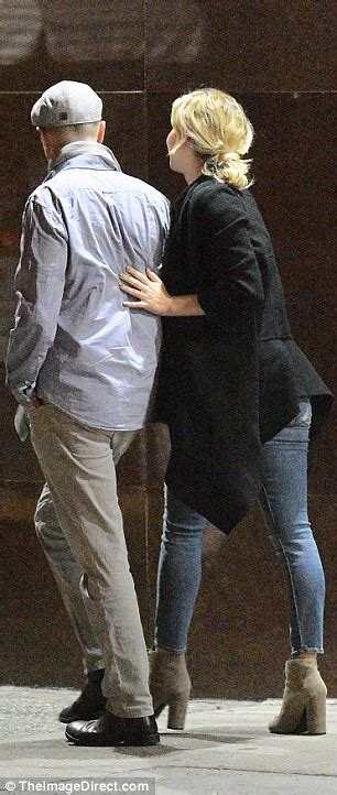 Jennifer lawrence and her boyfriend darren aronofsky have reportedly been getting serious after six months of dating. Is 25-year-old Jennifer Lawrence dating 47-year-old Darren Aronofsky? - Page 3