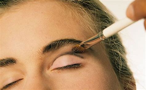 Deshalb auch die wimpern außen stärker tuschen als innen. Foto Make Up Schminken Profi | Schminken Anleitung Tipps ...