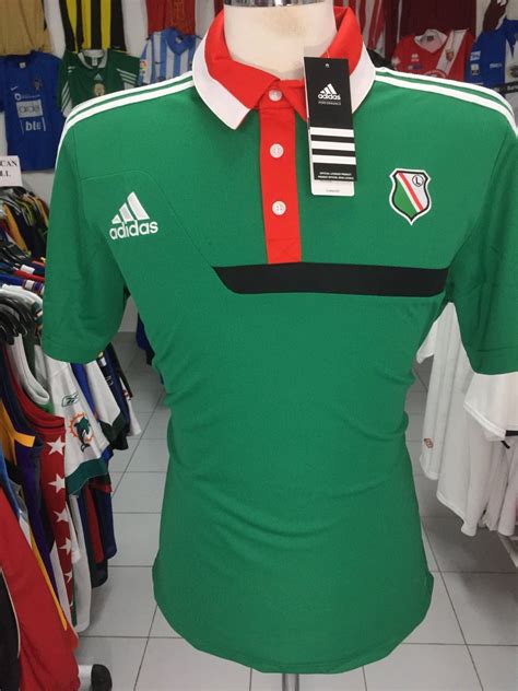 Hoy al mediodía fueron presentadas las nuevas indumentarias del legia warsaw, equipo polaco que disputa la ekstraklasa, la primera liga. Legia Warsaw Camiseta de entrenimiento/Ocio Camiseta de ...