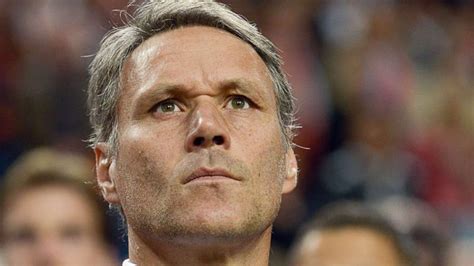 They conduct interviews and attend. Van Basten valt uit tegen journalist over kwestie Ziyech | NOS