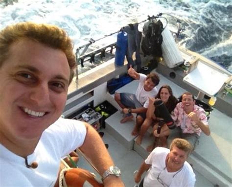 Angélica e luciano huck estamparam a capa da última edição da revista contigo!. Diretamente do Havaí, Luciano Huck grava matéria para o ...