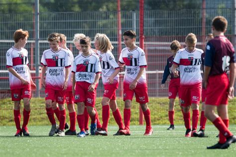 Onder 12 en onder 13 mochten het voetbalweekend aftrappen. Benjamin Nagel geniet bij FC Twente/Heracles Academie: 'Ik ...