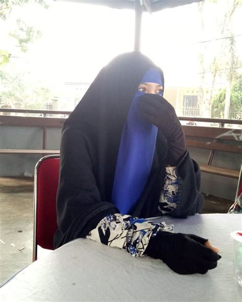 Cewek cantik seksi montok hot habis mandi memberi hadiah ke tukang pizza yang di idamkan semua pria. Gallery Cewek Pakai Cadar Cantik dan Burqo - Dzargon